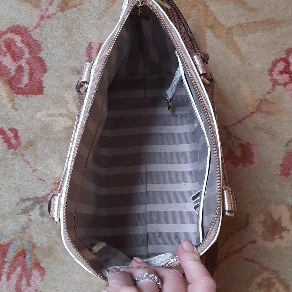 Brahmin satchel. - Picture 6 of 11